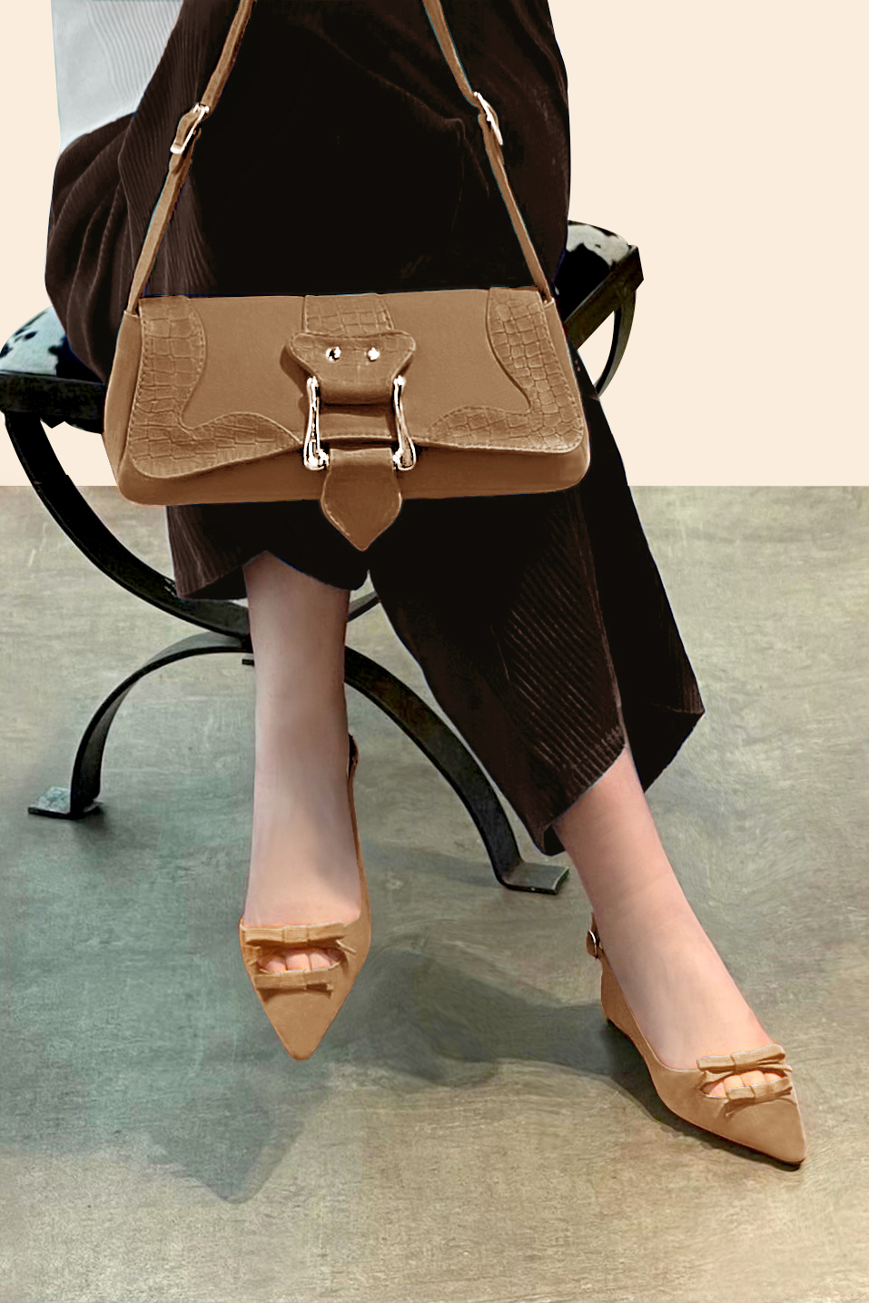 Camel beige women's dress handbag, matching pumps and belts. Worn view - Florence KOOIJMAN